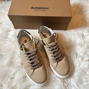Burberry low top sneakers